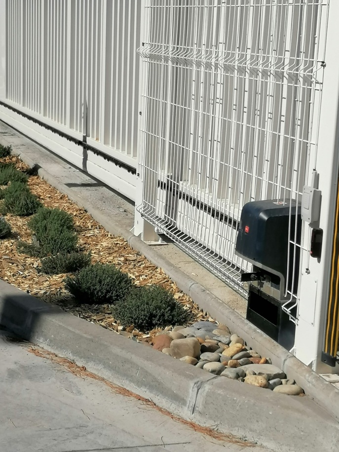 mise en place d'un portail coullissant 2 tonnes marque BFT ICARO
